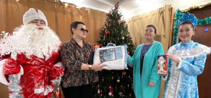 Вручение подарков членам Нефтеюганского общества инвалидов
